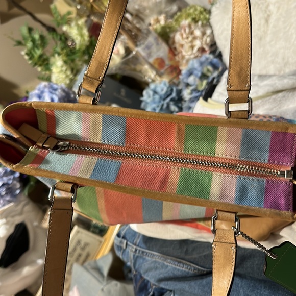Brand new with our tags coach bag. Height 10.5 and length 17 - Picture 6 of 7